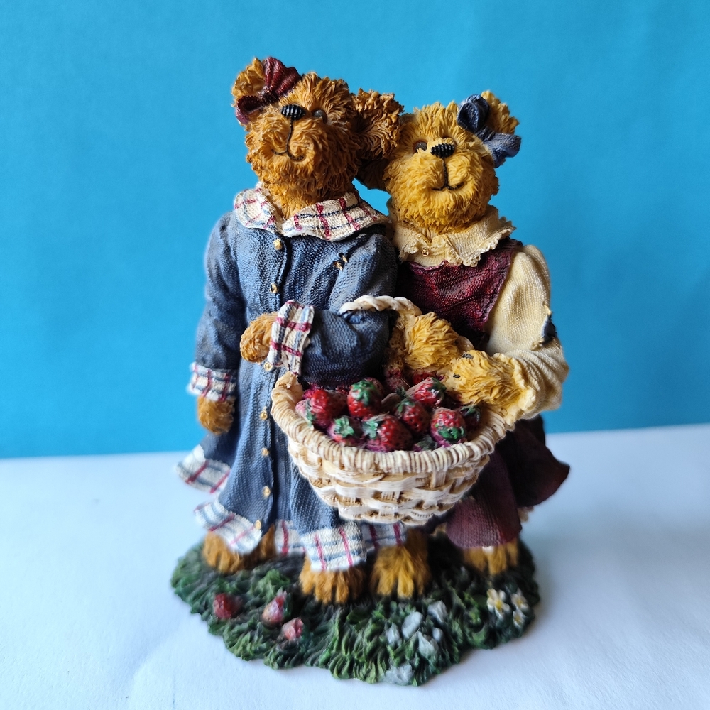 4/$50⭐️The Bearstone Collection – “Lauren & Jan… Strawberry Friends”